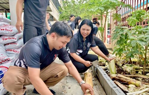 สำนักงานพัฒนาชุมชนอำเภอพนัสนิคม ร่วมปฏิบัติการ Quick Win 90 วัน  ปลูกผักสวนครัว เพื่อสร้างความมั่นคงทางอาหาร สู้ภัยวิกฤตด้วยวิถีพอเพียง