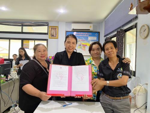 พัฒนาการอำเภอพนัสนิคม ลงนามสัญญากู้เงินกองทุนพัฒนาบทบาทสตรีจังหวัดชลบุรี ปีงบประมาณ พ.ศ. 2569